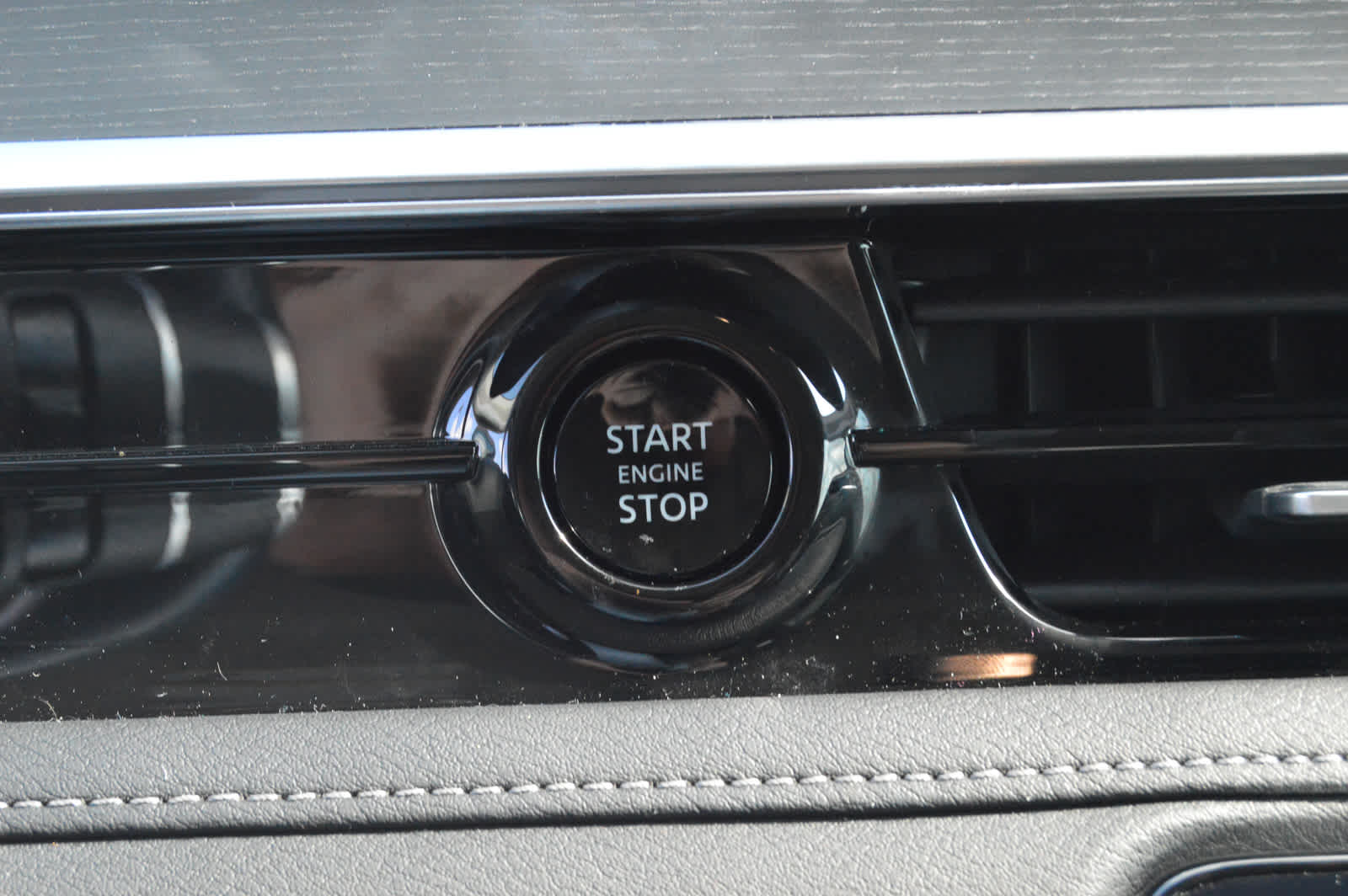 2025 Infiniti QX80 Sensory photo 17