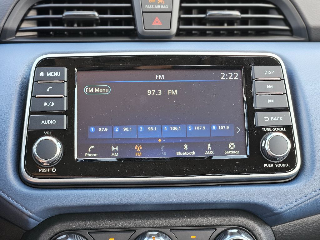 2025 Nissan Versa SV photo 17