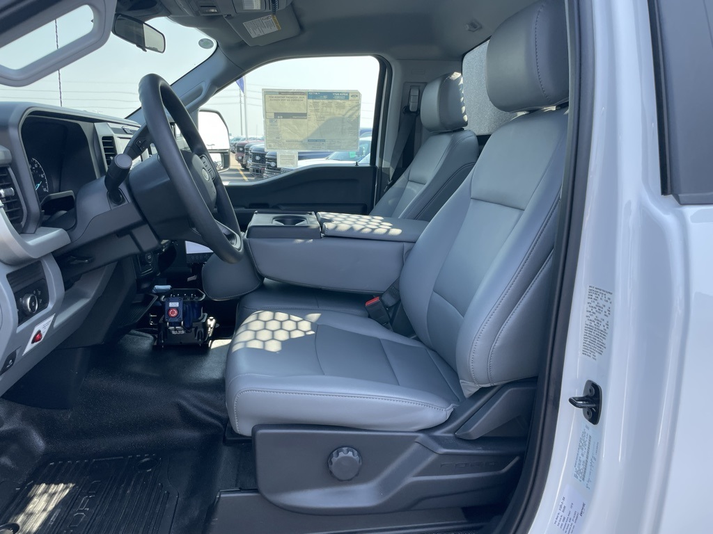 2025 Ford F-550 XL photo 7