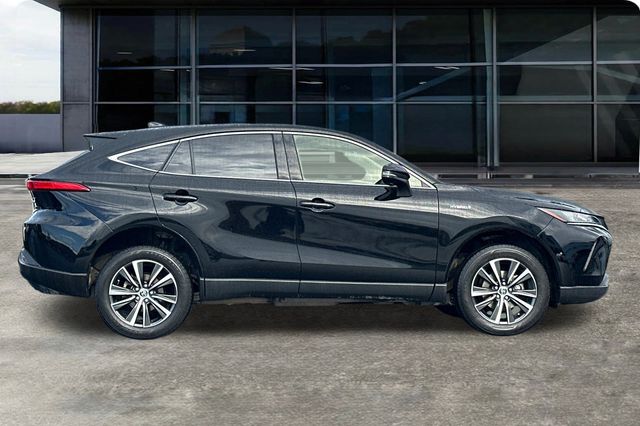 2021 Toyota Venza LE photo 3