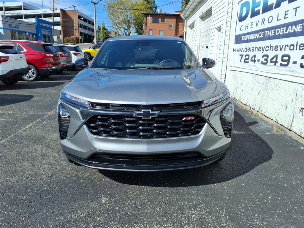2024 Chevrolet Trax photo 2