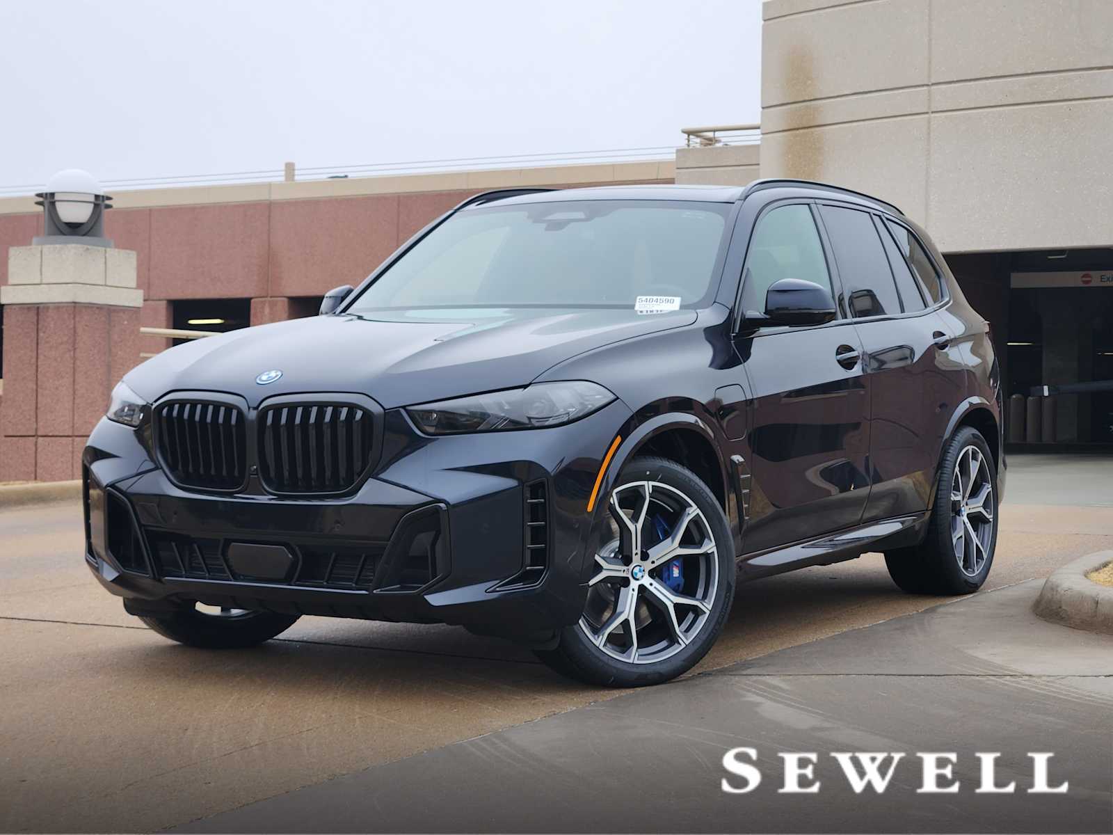 2026 BMW X5 50e's photo