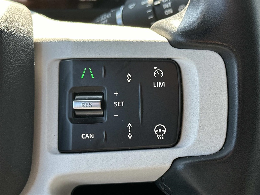 2025 Land Rover Defender S photo 9