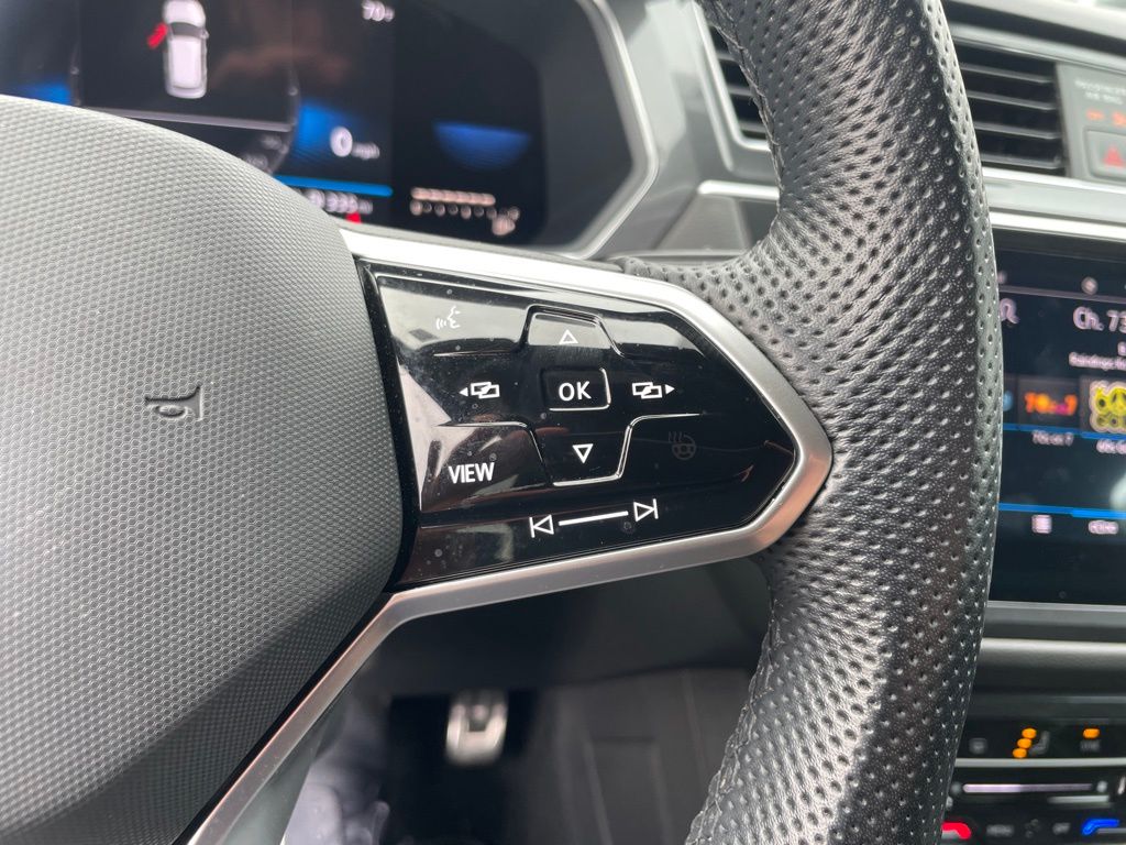 2023 Volkswagen Tiguan SE R-Line Black photo 25