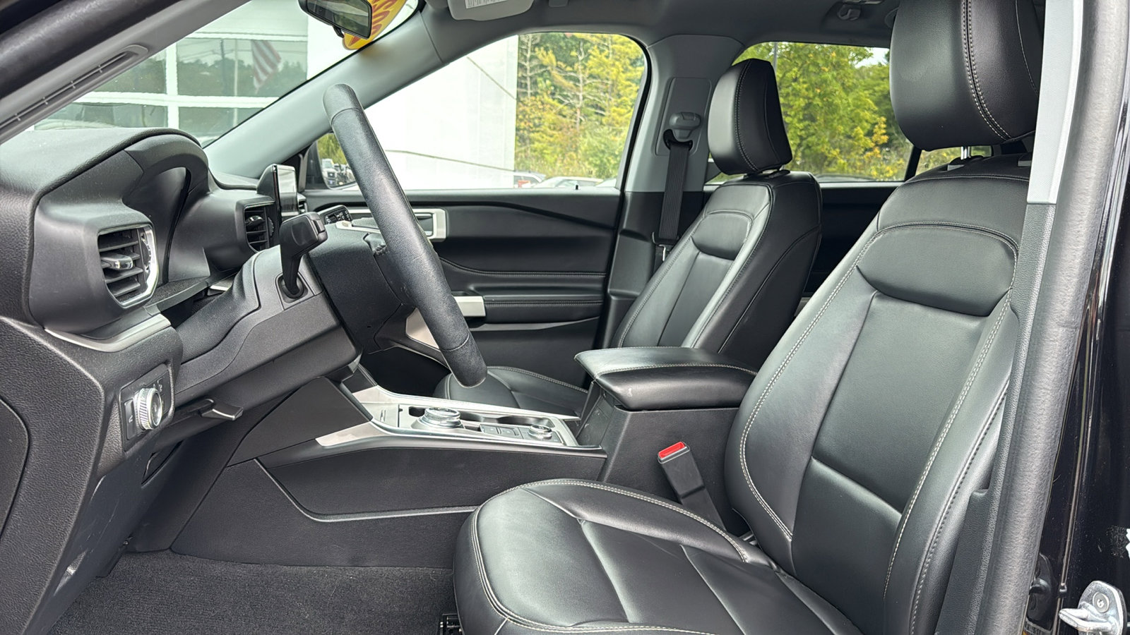 2022 Ford Explorer XLT photo 9