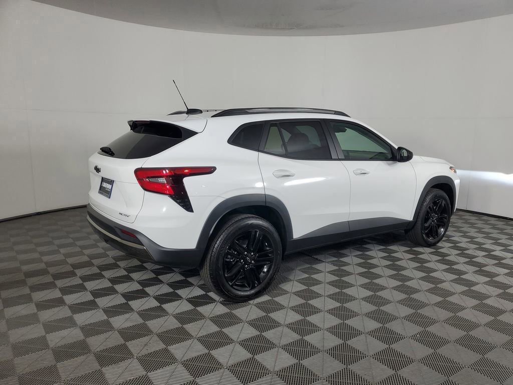 2025 Chevrolet Trax ACTIV photo 2