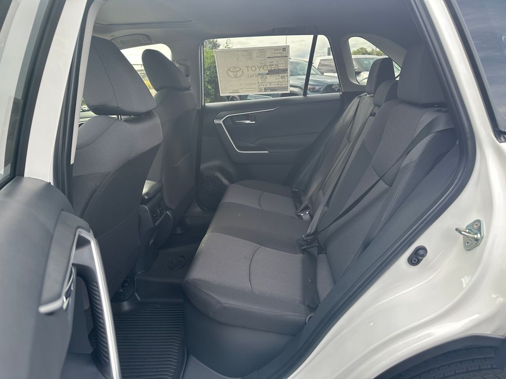 2025 Toyota RAV4 Hybrid XLE photo 14