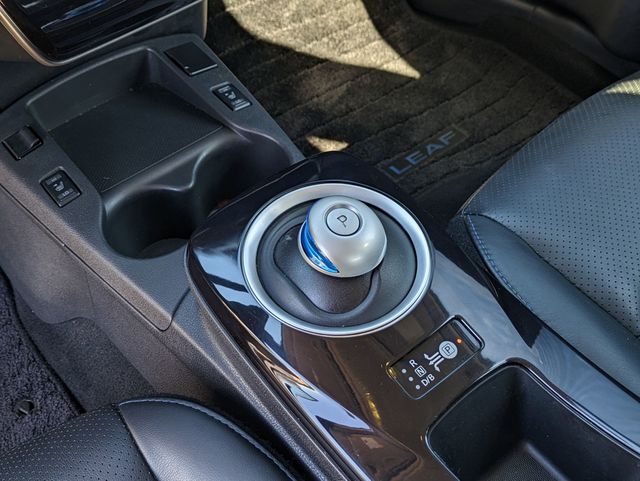 2013 Nissan Leaf SL photo 19
