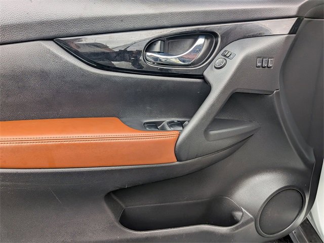 2017 Nissan Rogue SL photo 9