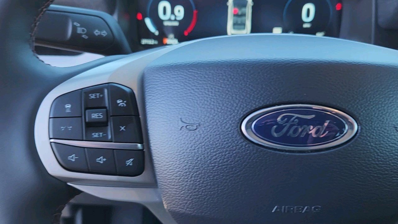 2025 Ford Explorer photo 14