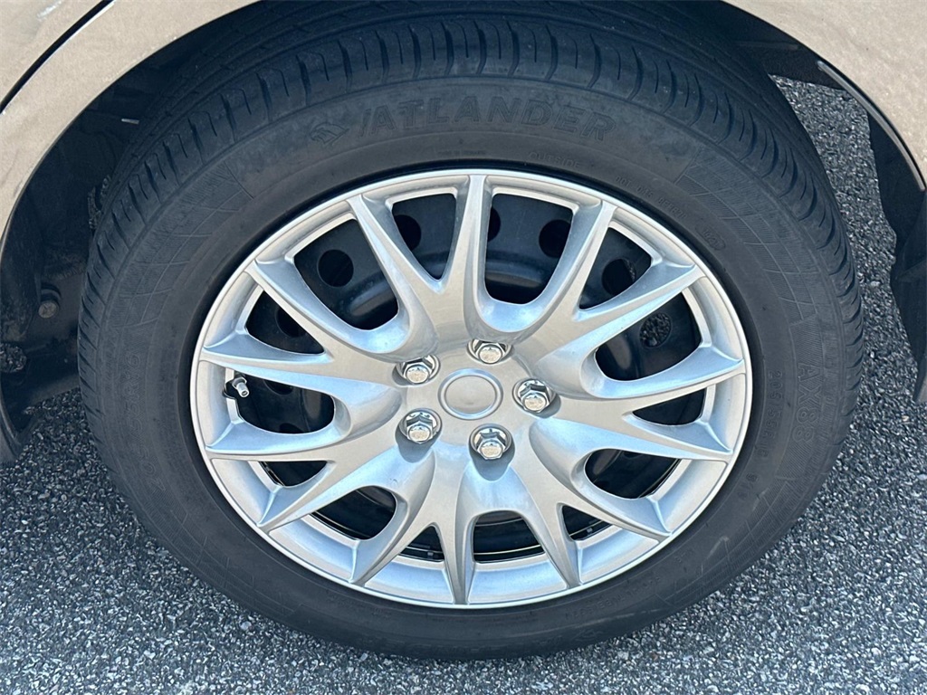 2017 Toyota Corolla LE photo 10