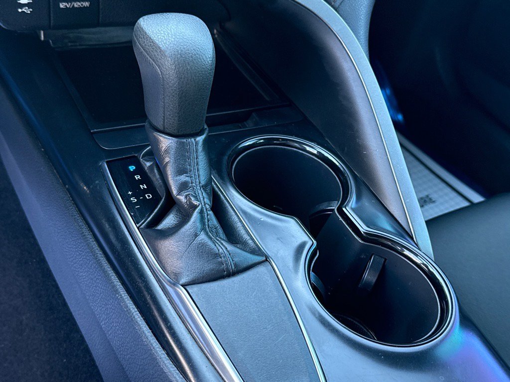 2019 Toyota Camry SE XLE photo 6