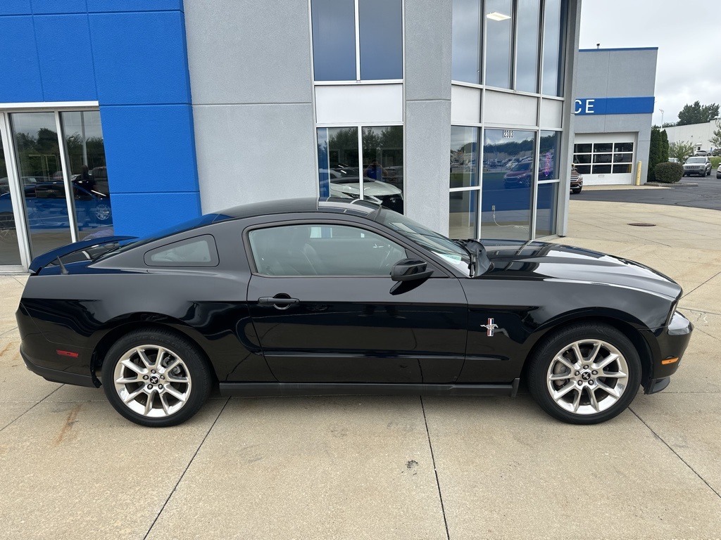 2011 Ford Mustang V6 Premium photo 5