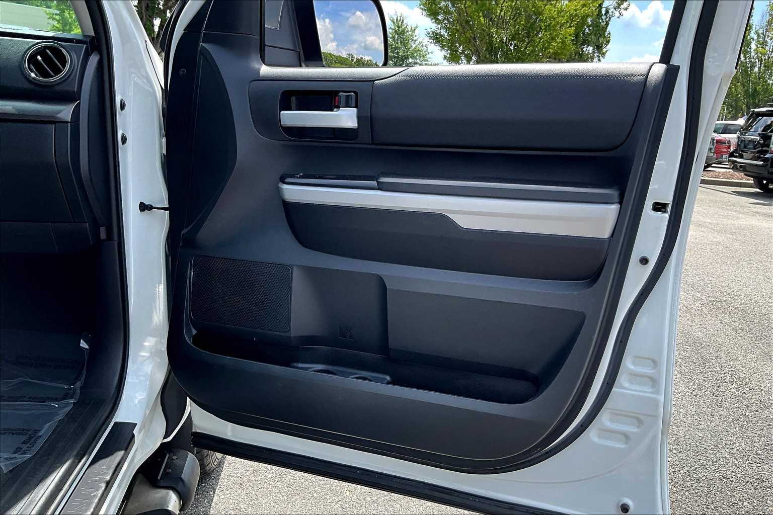 2018 Toyota Tundra SR5 CrewMax photo 20