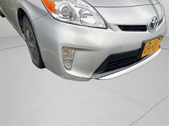 2014 Toyota Prius Four photo 2