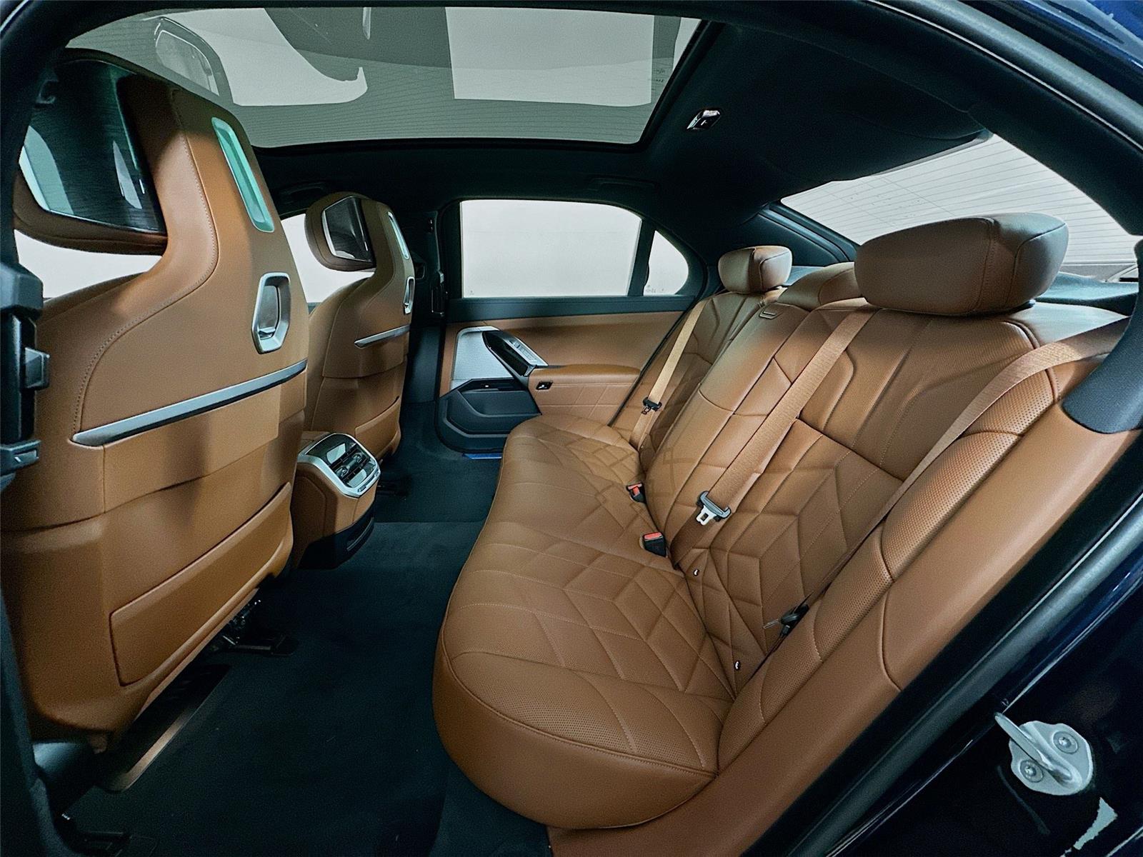 2026 Bmw 750e photo 25