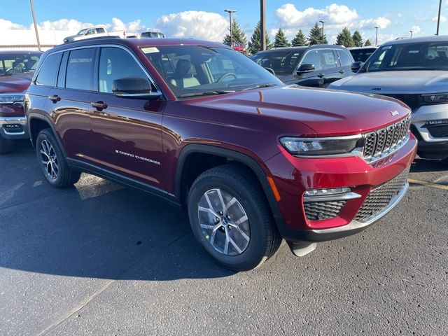 2025 Jeep Grand Cherokee Limited photo 3