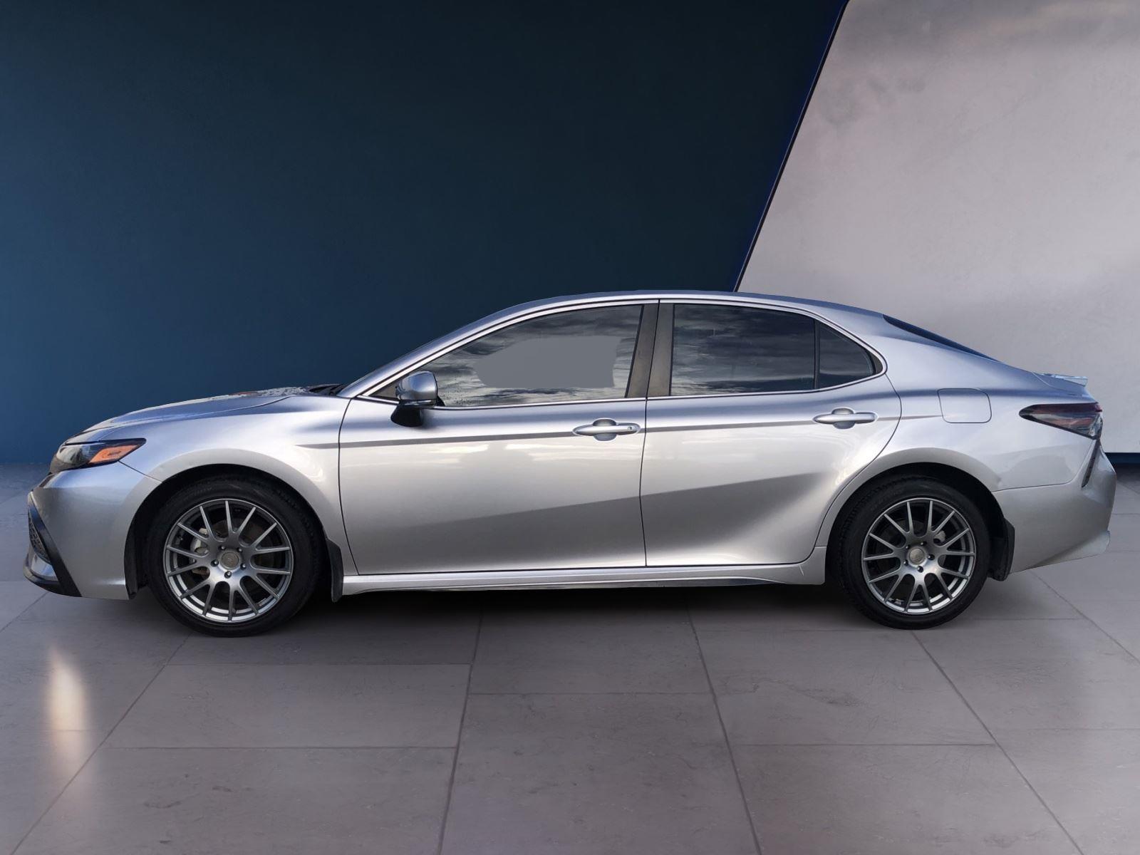 2023 Toyota Camry Hybrid SE photo 2