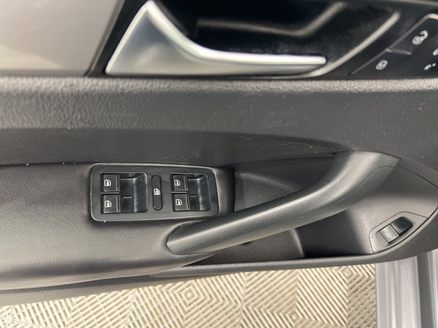 2015 Volkswagen Passat S photo 10