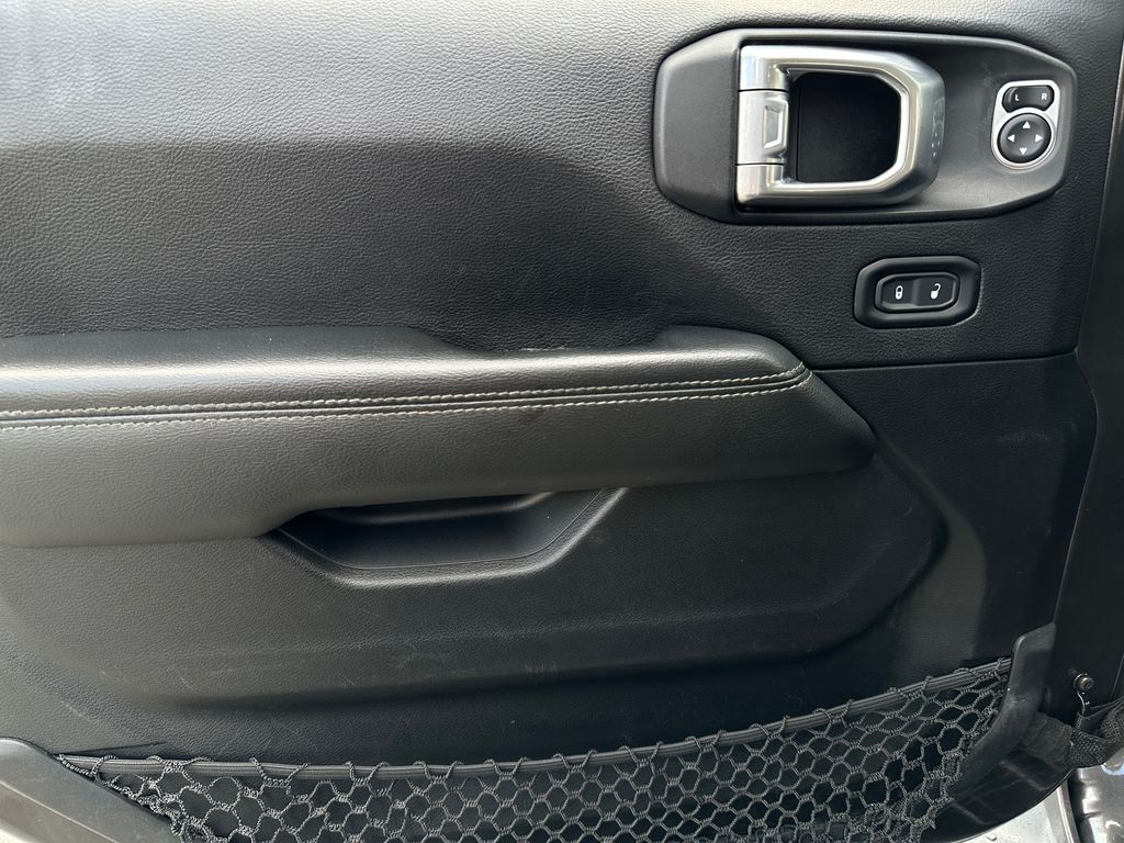 2020 Jeep Wrangler Unlimited Sahara photo 22