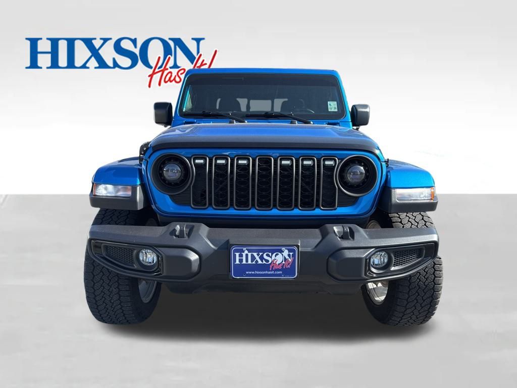 2024 Jeep Gladiator photo 2
