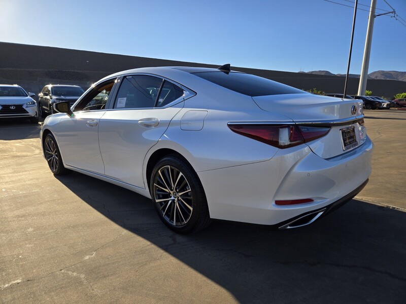 2025 Lexus ES 350 photo 4