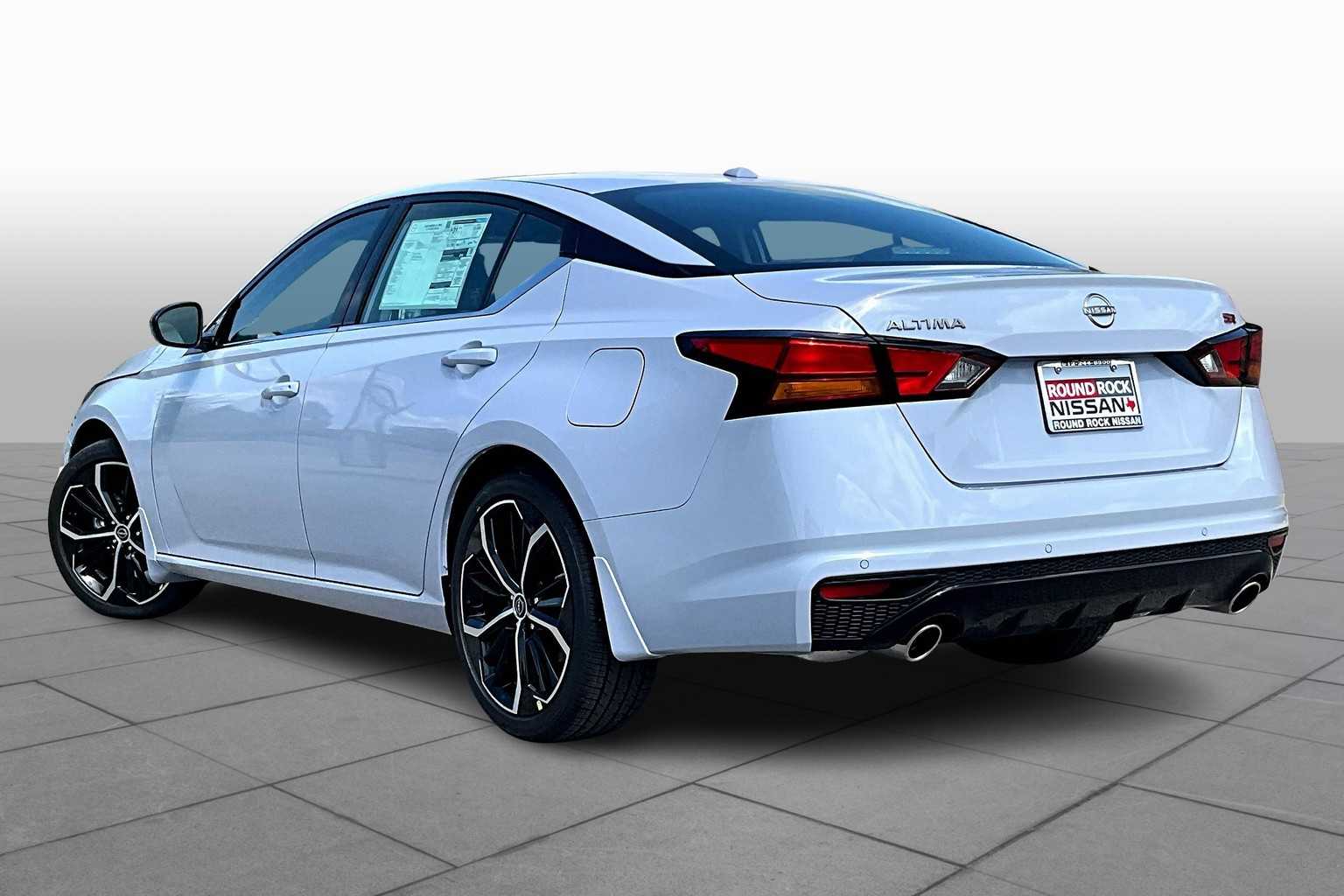 2025 Nissan Altima SR photo 7
