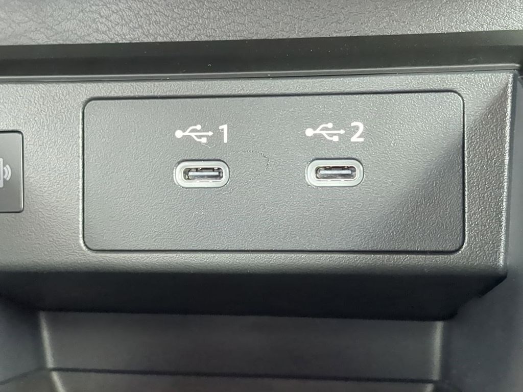 2025 Nissan Kicks SR photo 18