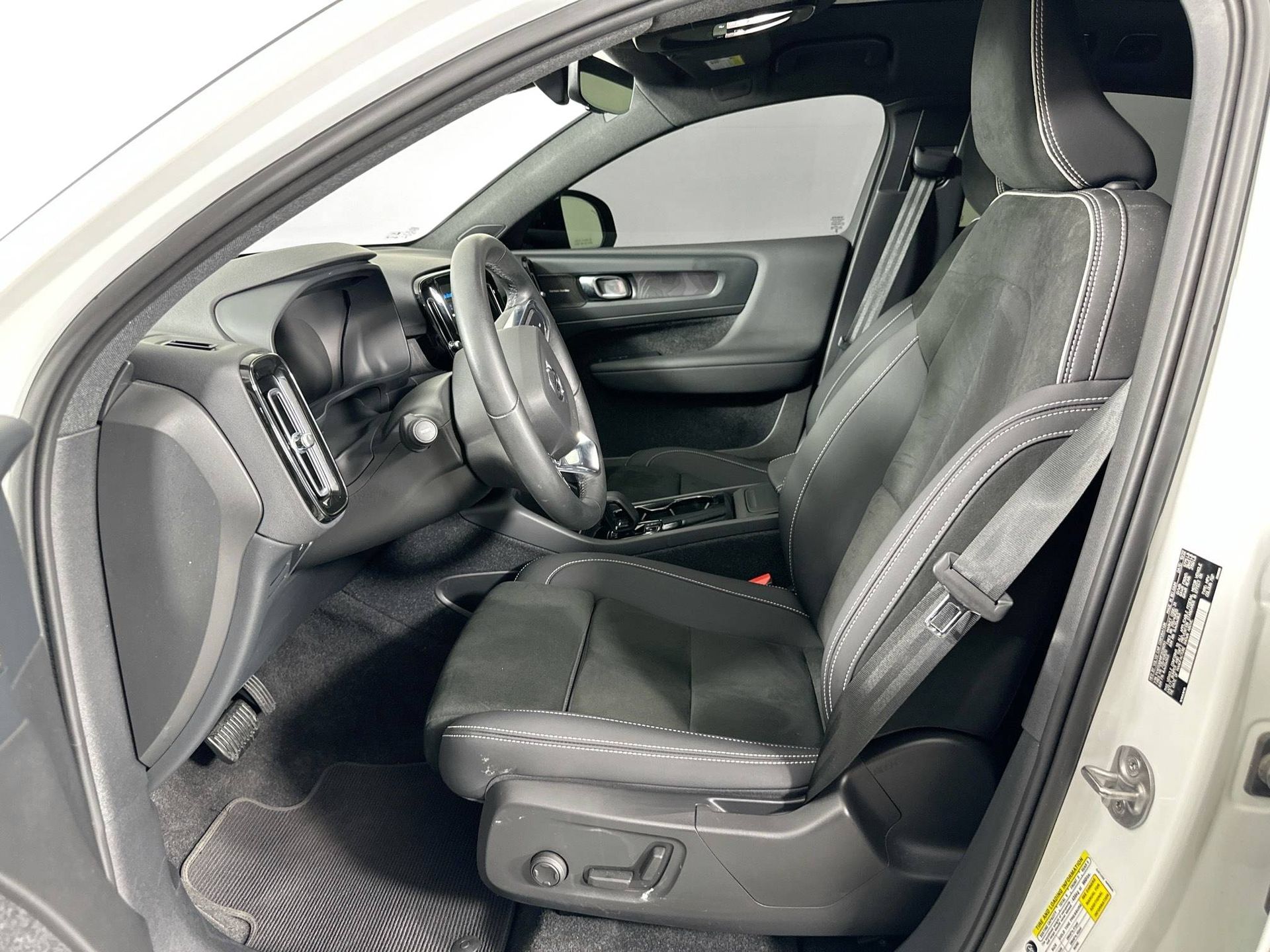 2023 Volvo C40 Recharge Ultimate photo 16