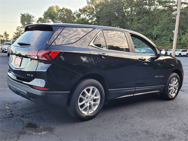 2024 Chevrolet Equinox LT photo 3
