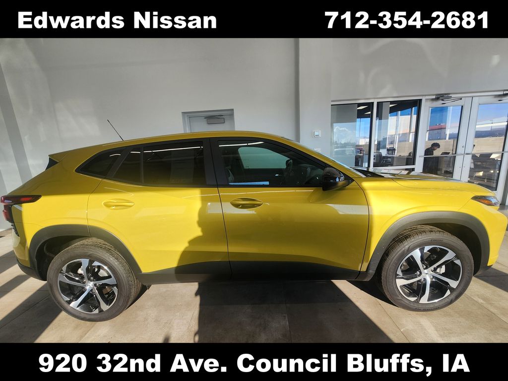 2024 Chevrolet Trax RS's photo