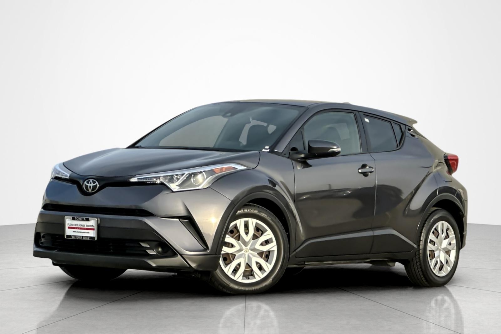 2019 Toyota C-HR LE's photo