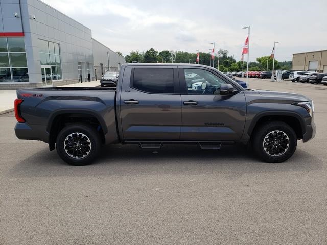 2025 Toyota Tundra SR5 CrewMax photo 4