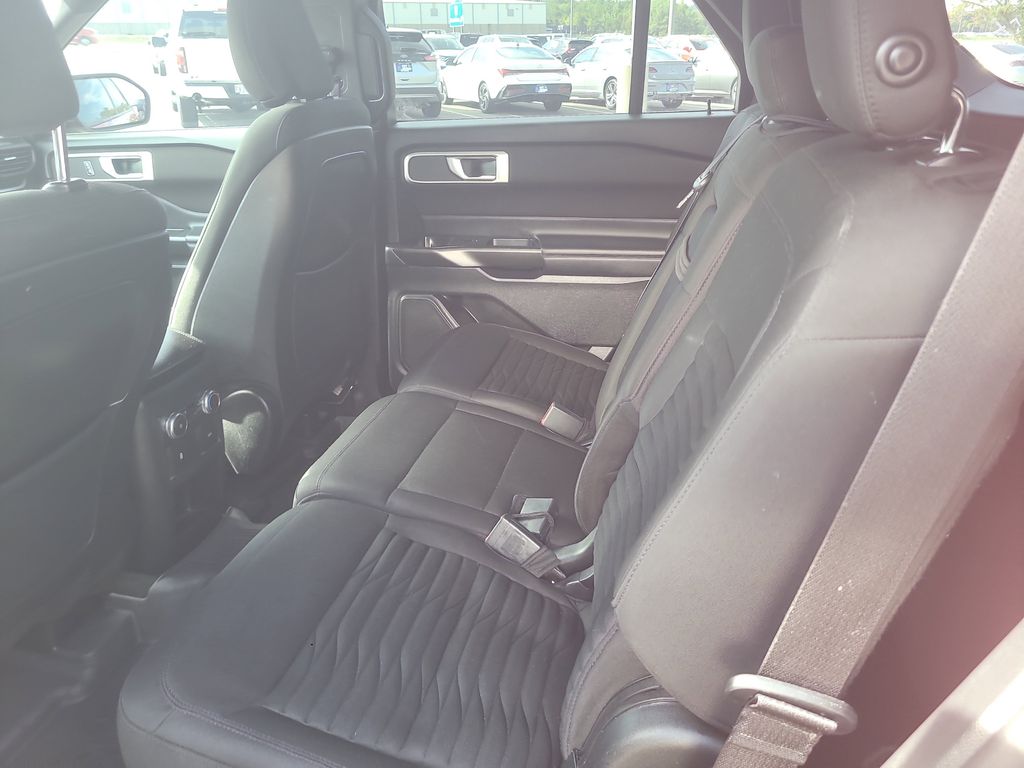 2020 Ford Explorer XLT photo 18