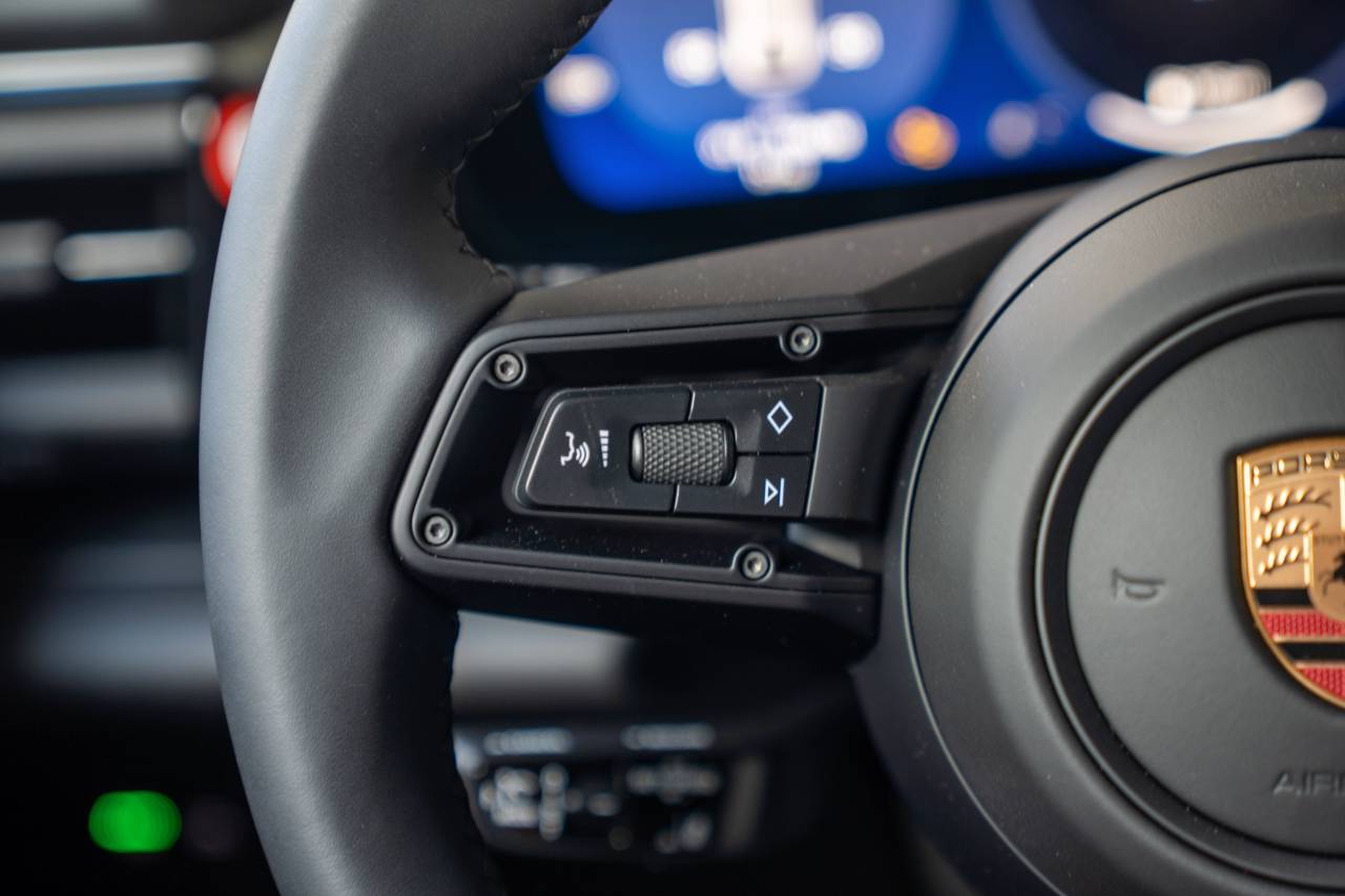 2025 Porsche Macan 4 Electric photo 8