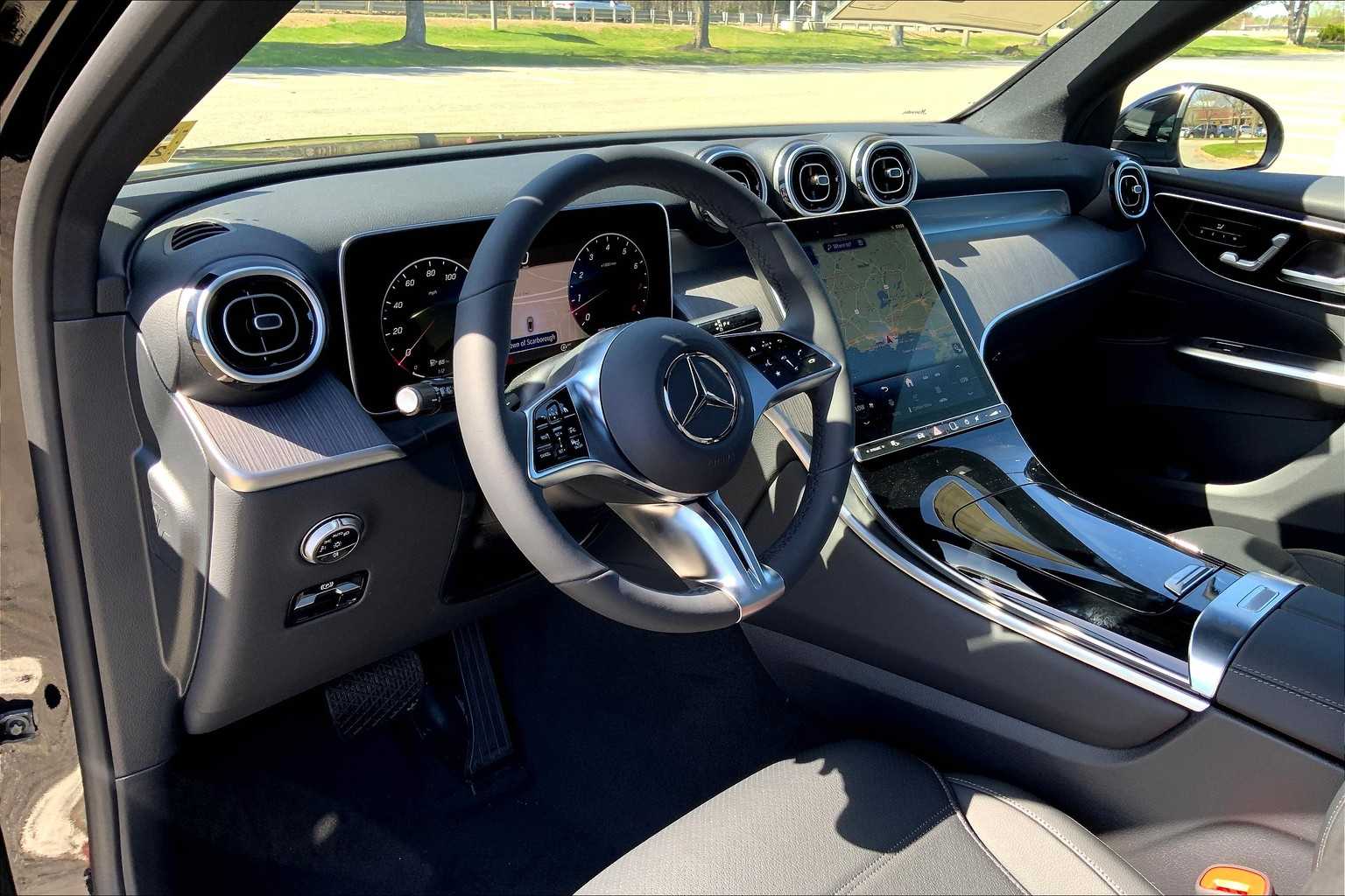 2025 Mercedes Benz GLC 300 4MATIC photo 9