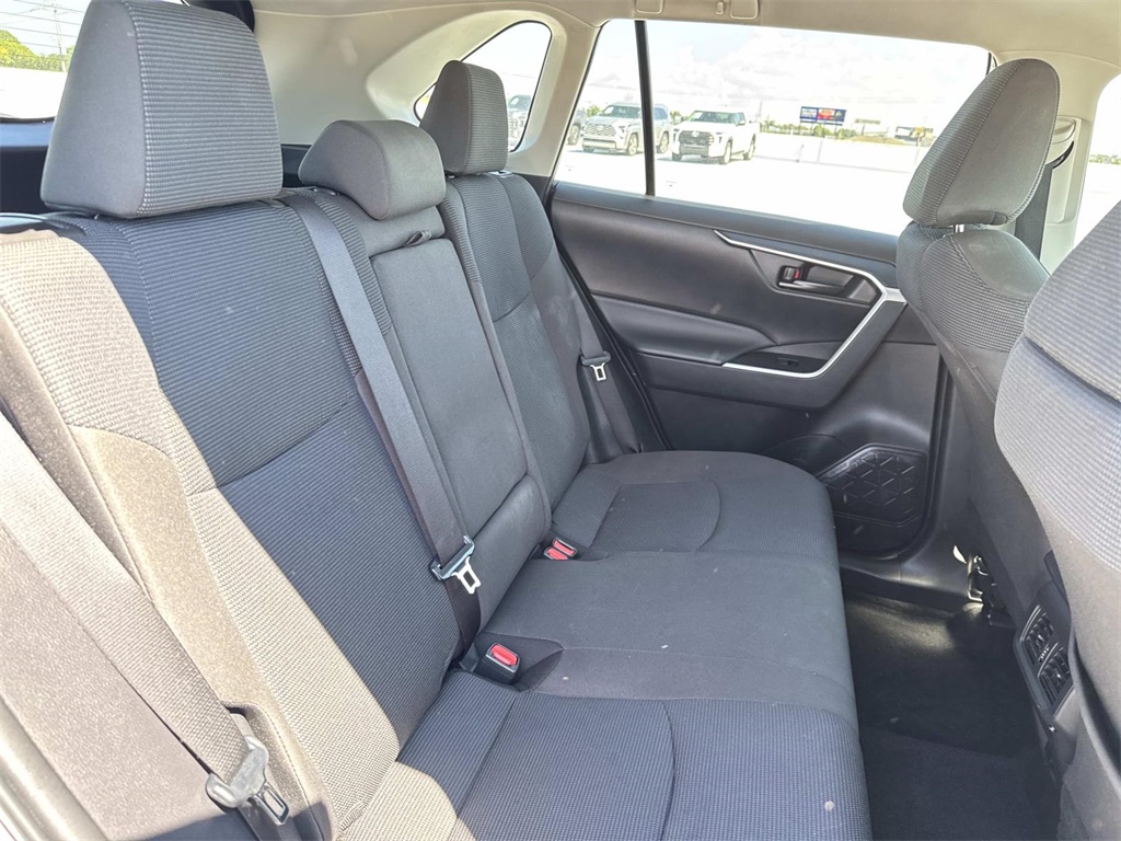 2023 Toyota RAV4 LE photo 8