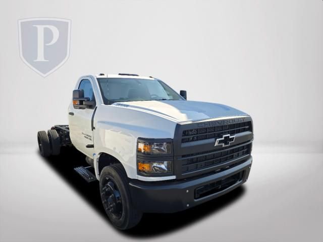 2024 Chevrolet Silverado 4500HD Work Truck photo 2
