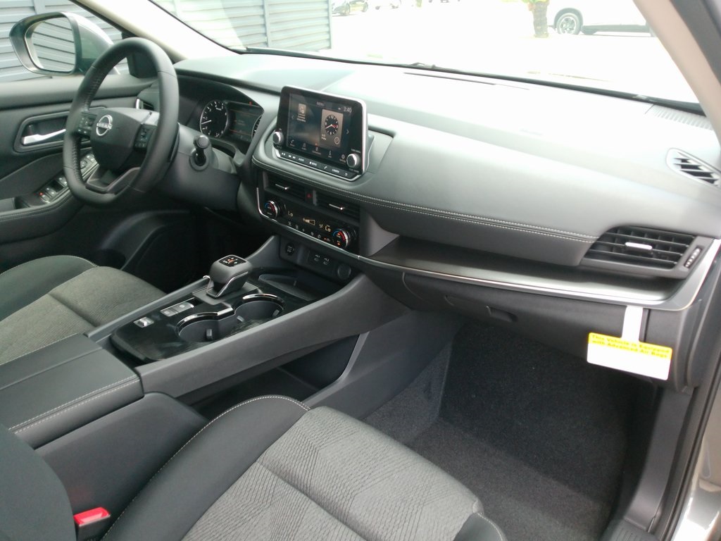 2025 Nissan Rogue SV photo 12
