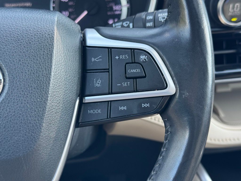 2023 Toyota Highlander XLE photo 30