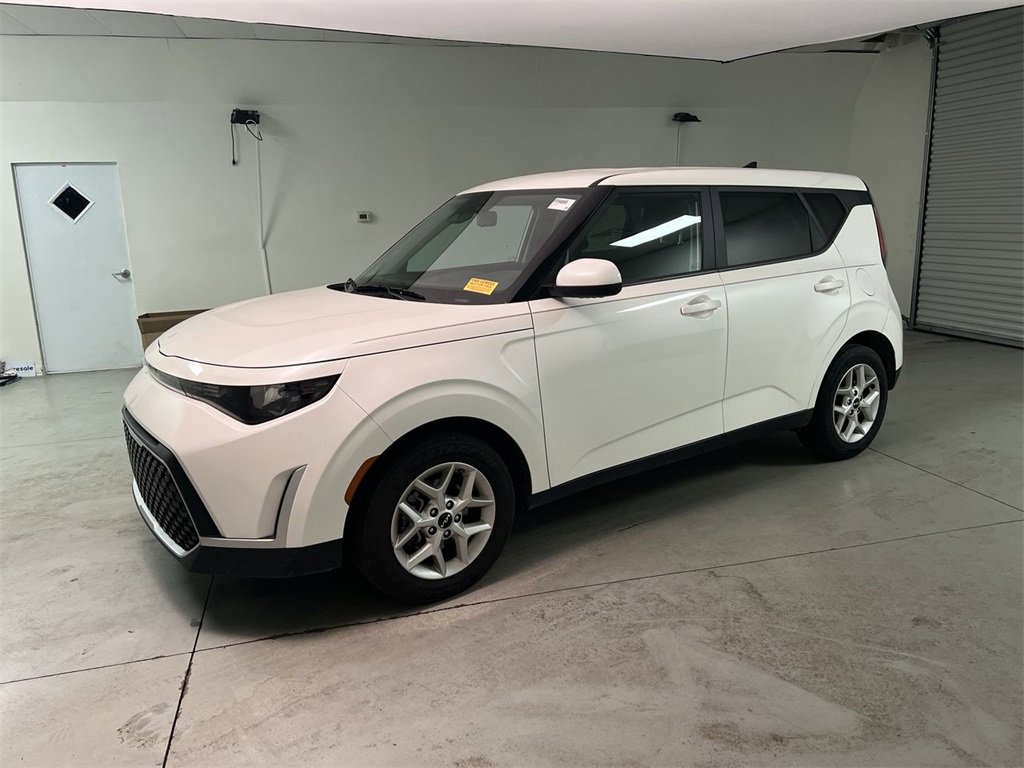 2023 Kia Soul LX S photo 3