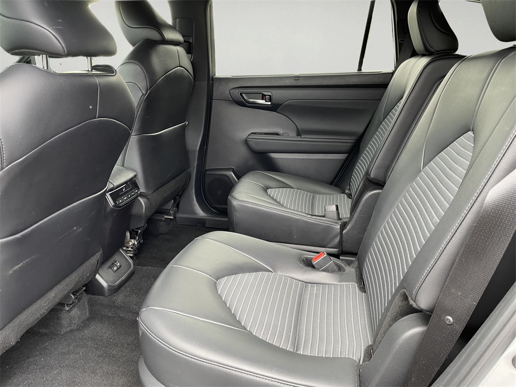 2024 Toyota Highlander XSE photo 11