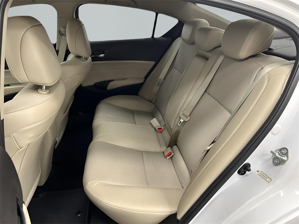 2017 Acura ILX Premium photo 10