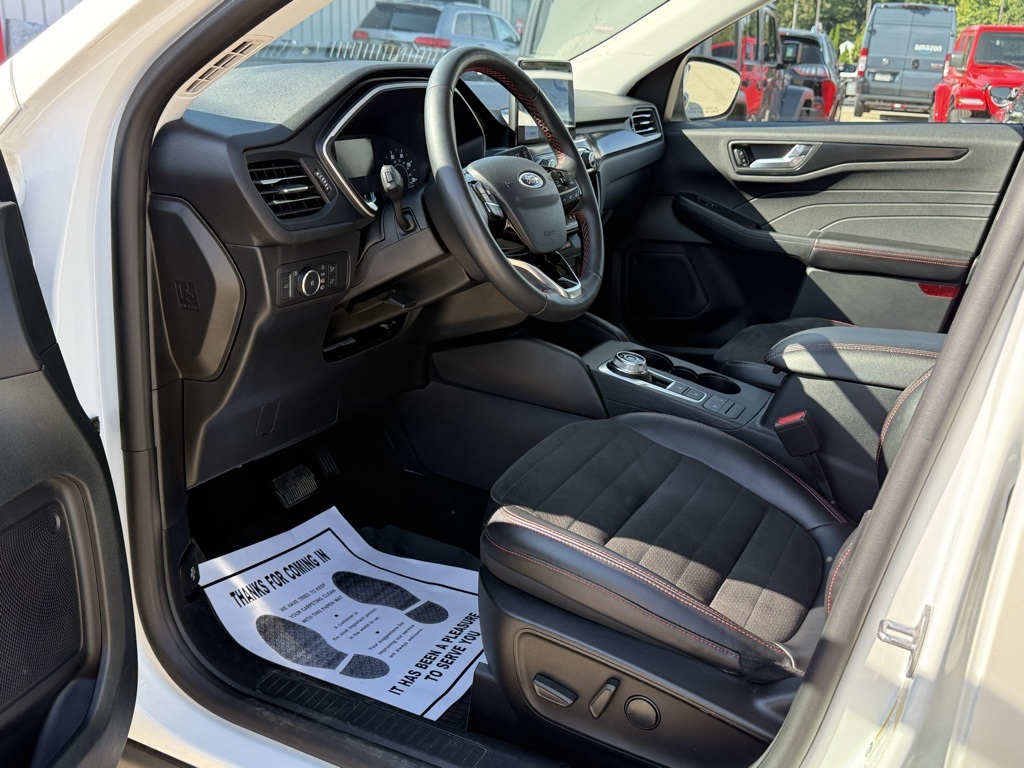 2022 Ford Escape SEL photo 11