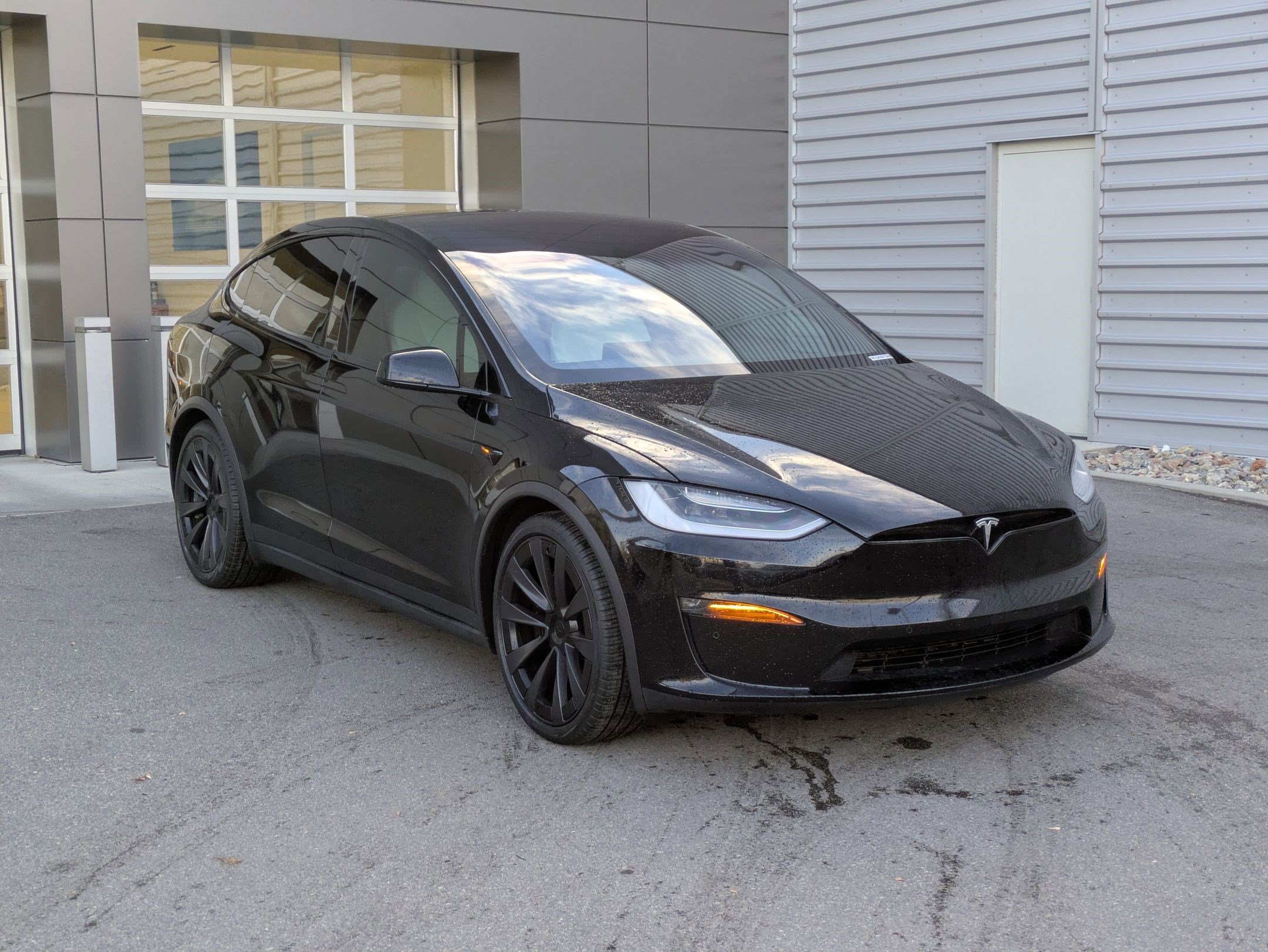 2022 Tesla Model X Long Range's photo