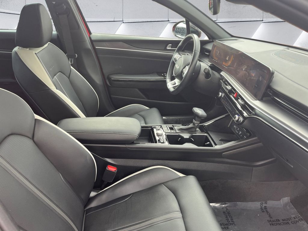 2025 Kia K5 GT-Line photo 12