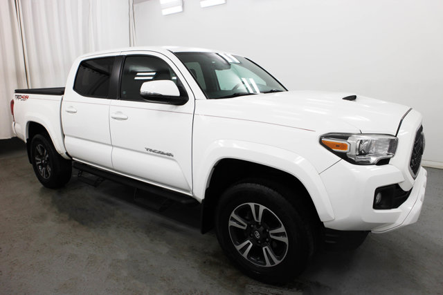 2019 Toyota Tacoma TRD Sport photo 3