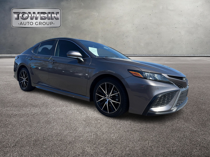 2022 Toyota Camry SE photo 2