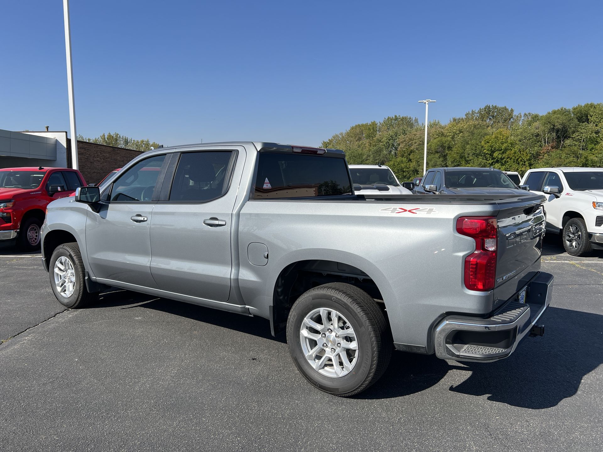 2025 Chevrolet Silverado 1500 LT photo 3