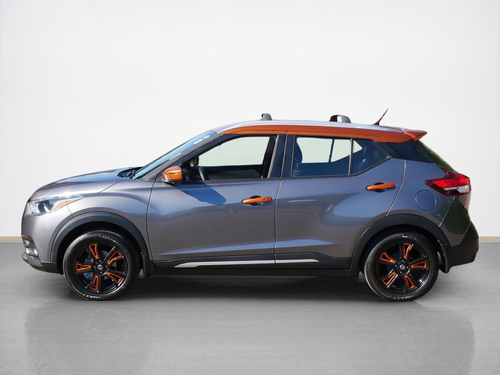 2019 Nissan Kicks SR photo 5